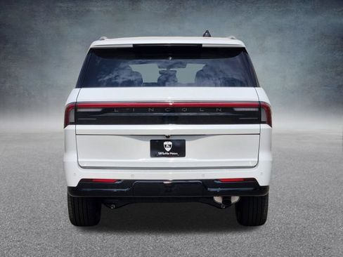 New 2027 Lincoln Navigator Premiere AWD/4WD image 6