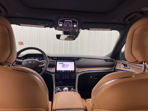 Used 2024 Jeep Grand Cherokee Summit image 14