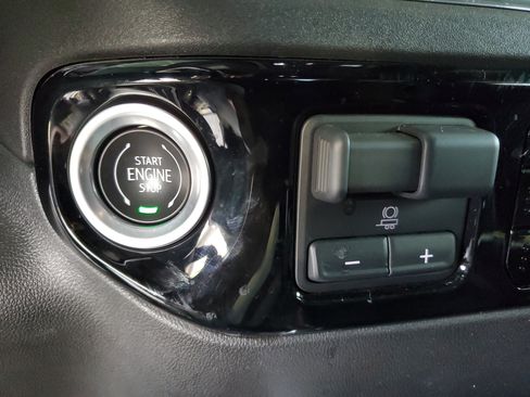 Used 2023 Chevrolet Silverado 1500 LTZ RWD image 31