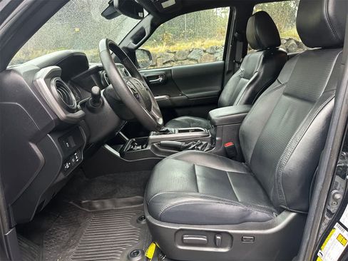 Used 2021 Toyota Tacoma TRD Off-Road w/ TRD Premium Off Road Package image 15