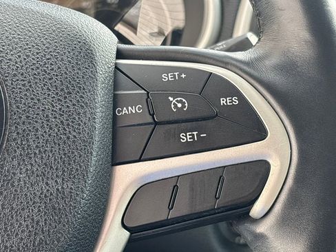 Used 2016 Jeep Cherokee Limited image 21