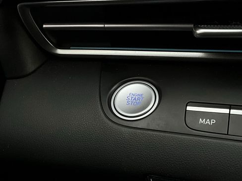 Used 2025 Hyundai Elantra SEL image 29