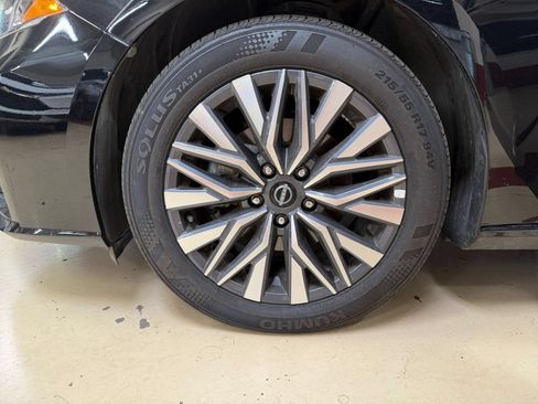Used 2025 Nissan Altima 2.5 SV FWD image 30