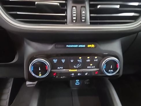 Used 2022 Ford Escape SE w/ Cold Weather Package FWD image 34