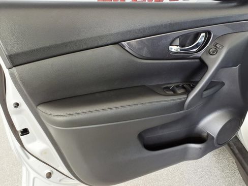 Used 2017 Nissan Rogue S FWD image 11