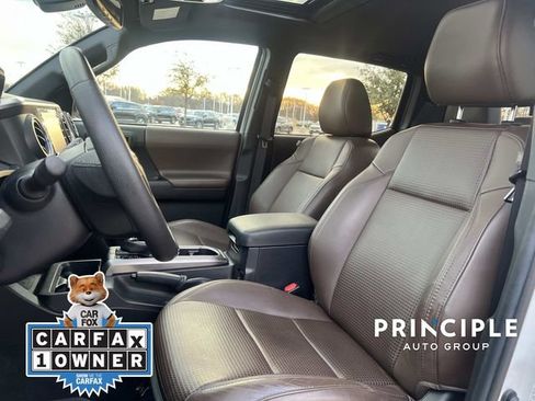 Used 2022 Toyota Tacoma Limited image 15