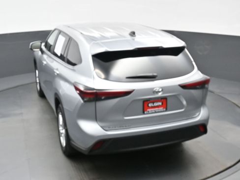 Used 2024 Toyota Highlander LE AWD/4WD image 39