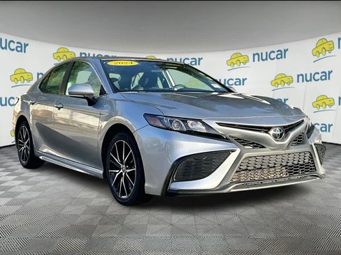 Used 2024 Toyota Camry SE image 1