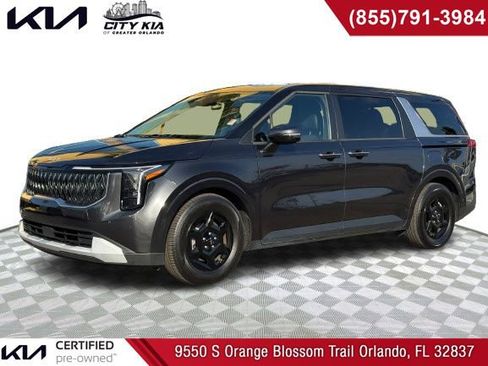 Used 2025 Kia Carnival image 1