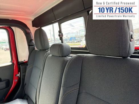 Used 2024 Jeep Gladiator Sport image 13