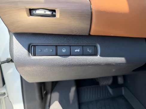 Used 2023 Nissan Pathfinder Platinum w/ Lighting Package (N93) AWD/4WD image 22