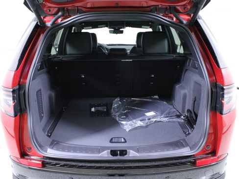 New 2026 Land Rover Discovery Sport Landmark AWD/4WD image 9