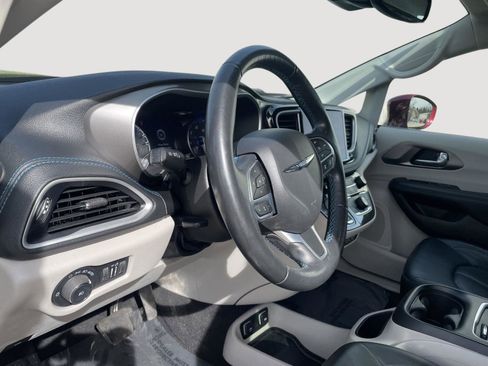 Used 2021 Chrysler Pacifica Touring-L w/ Premium & Safety Sphere Group AWD/4WD image 19