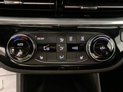 Used 2024 Buick Envista Sport Touring w/ Convenience I Package FWD image 18