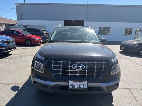 Used 2021 Hyundai Venue SEL image 2