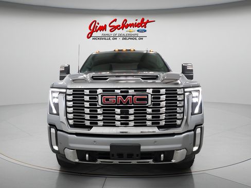 Used 2025 GMC Sierra 2500 Denali w/ Denali Reserve Package AWD/4WD image 3
