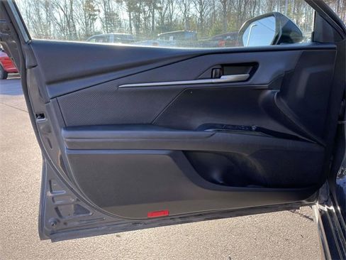 Used 2025 Toyota Camry SE image 17