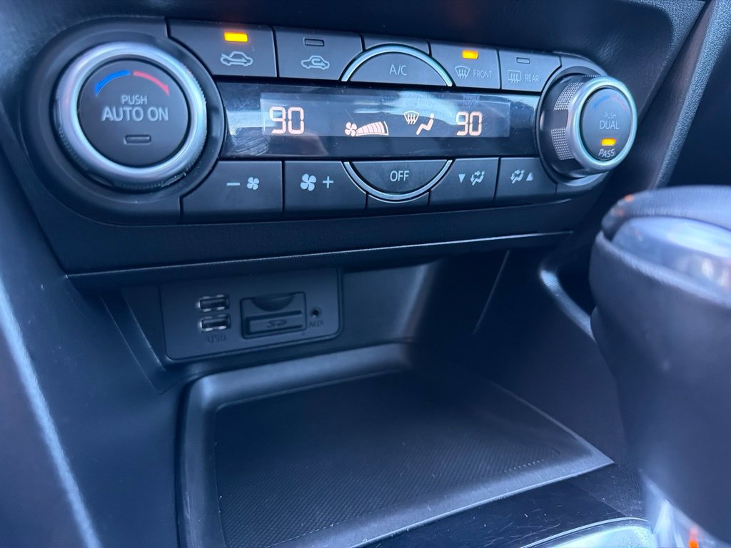 Used 2018 MAZDA MAZDA3 Touring FWD image 24