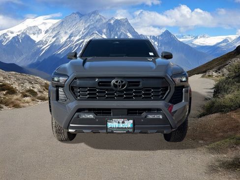 Used 2024 Toyota Tacoma TRD Off-Road w/ TRD Off Road Upgrade Package image 8