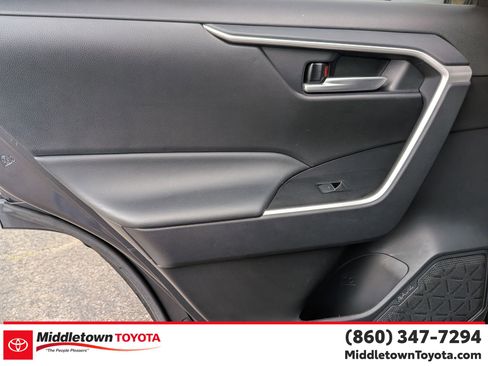 Used 2025 Toyota RAV4 XLE image 28