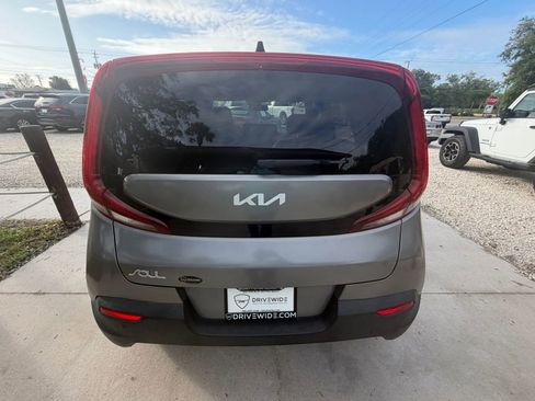 Used 2022 Kia Soul LX image 7
