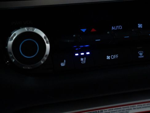 Used 2025 Toyota Tundra Platinum image 13