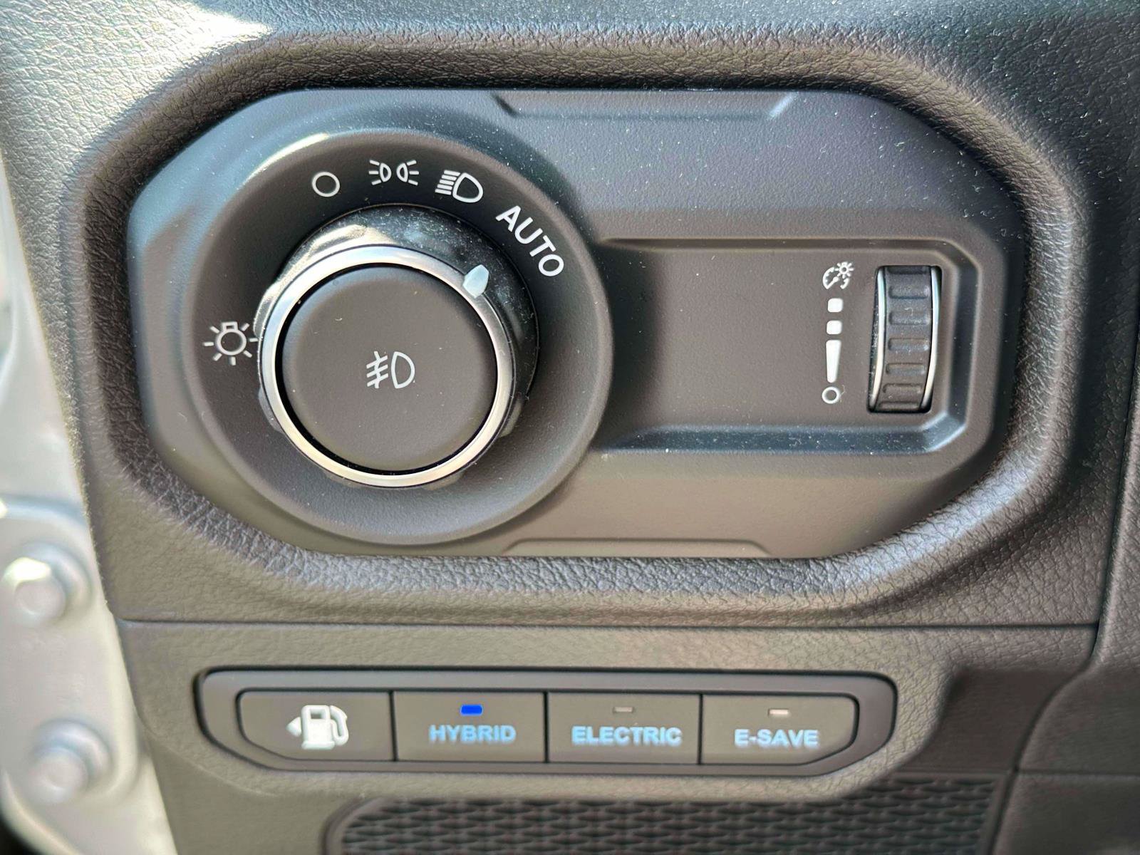 Used 2024 Jeep Wrangler Unlimited AWD/4WD image 18