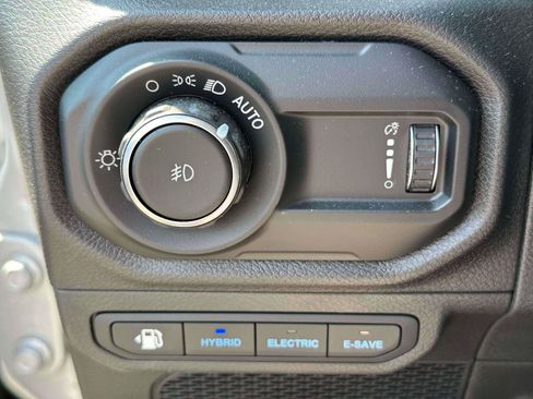 Used 2024 Jeep Wrangler Unlimited AWD/4WD image 18