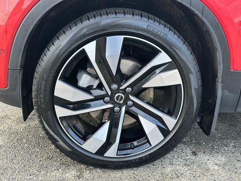 Certified 2024 Volvo XC40 B5 Plus w/ Protection Package Premier image 9