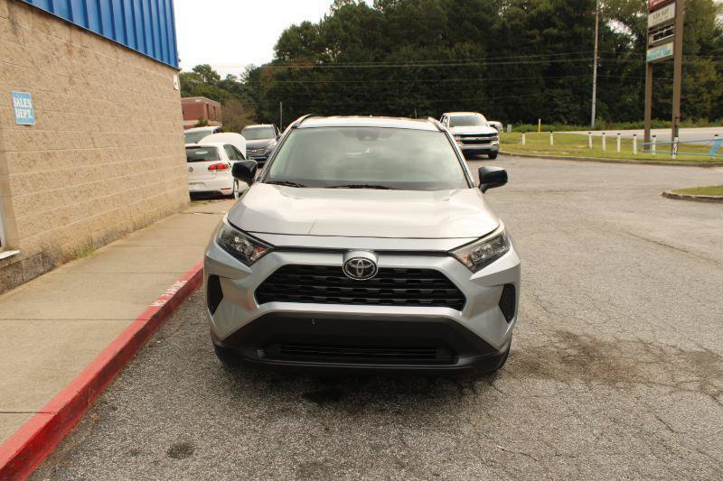 Used 2019 Toyota RAV4 LE FWD image 2