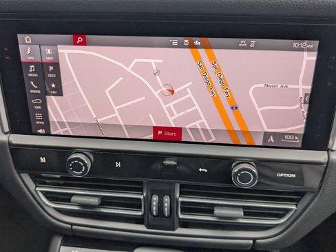 Certified 2024 Porsche Macan image 13