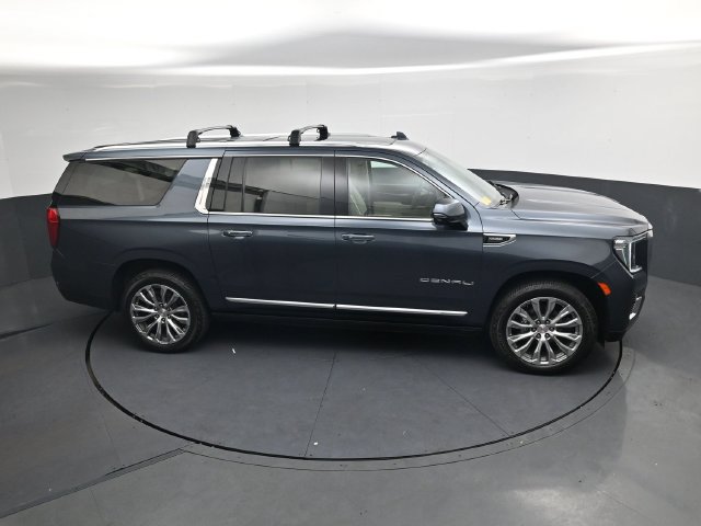 Used 2021 GMC Yukon XL Denali w/ Denali Premium Package AWD/4WD image 24