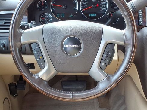Used 2011 GMC Yukon Denali image 13