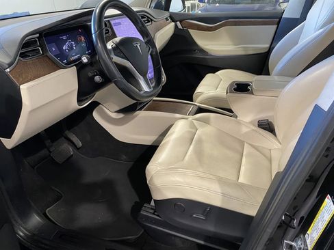 Used 2017 Tesla Model X 75D image 10