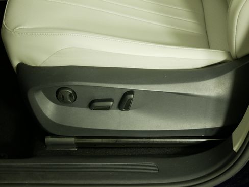 Certified 2022 Volkswagen Tiguan SE w/ Panoramic Sunroof Package image 24