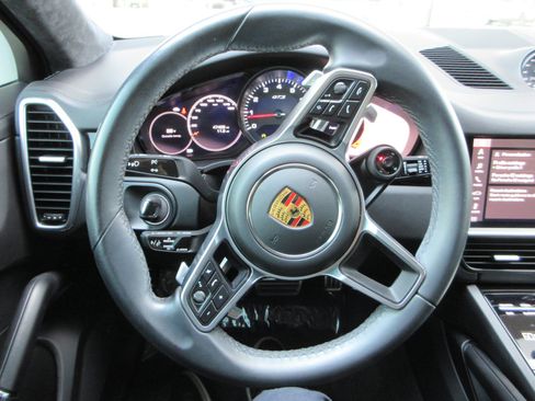 Used 2021 Porsche Cayenne GTS AWD/4WD image 39
