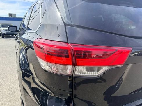 Used 2017 Toyota Highlander Plus w/ Protection Package #3 AWD/4WD image 29