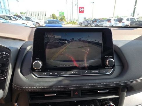 Used 2023 Nissan Rogue SV FWD image 19