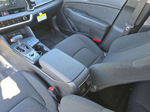 Certified 2025 Kia Sportage LX image 21