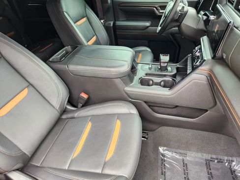 Used 2024 GMC Sierra 1500 AT4 w/ AT4 Preferred Package AWD/4WD image 18