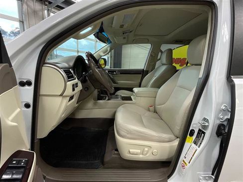 Used 2017 Lexus GX 460 Premium w/ Premium Package AWD/4WD image 11