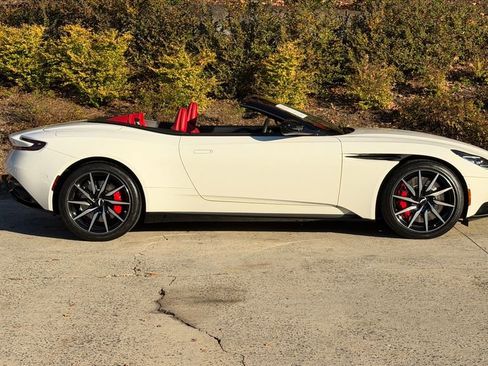 Used 2019 Aston Martin DB11 Volante image 14