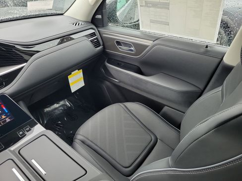 New 2026 INFINITI QX80 Luxe w/ Cargo Package image 13