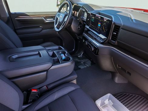 Used 2024 Chevrolet Silverado 1500 LT AWD/4WD image 31