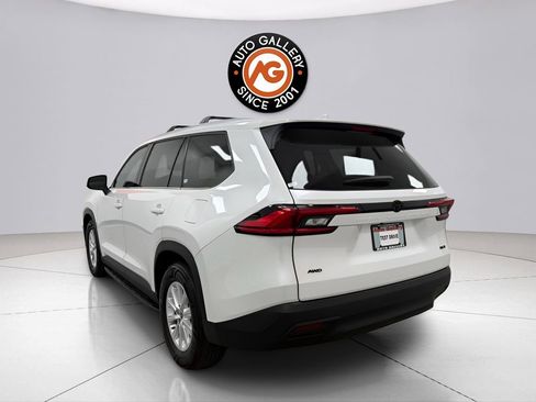 Used 2024 Toyota Grand Highlander AWD image 5