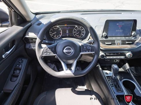 Used 2024 Nissan Altima 2.5 SV FWD image 2
