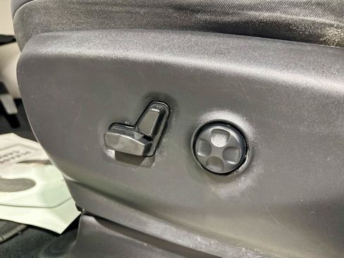 Used 2023 Chrysler Pacifica Touring-L FWD image 31