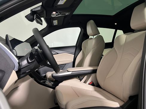 Used 2025 BMW X2 xDrive28i w/ Premium Package image 5