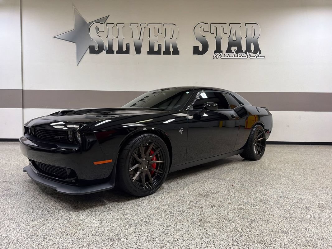 Used 2016 Dodge Challenger SRT Hellcat RWD image 1