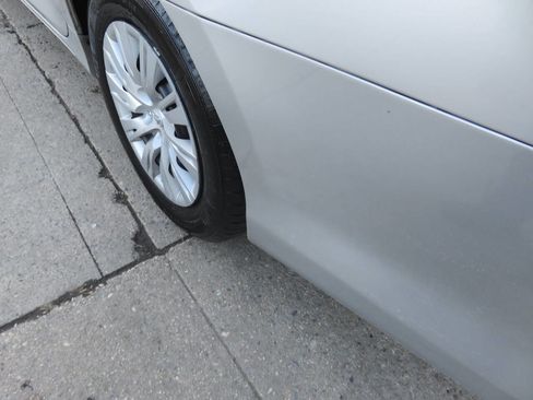 Used 2012 Toyota Camry LE image 30